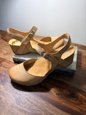 Dansko Women’s Tan Leather Mary Jane Wedge Sandals